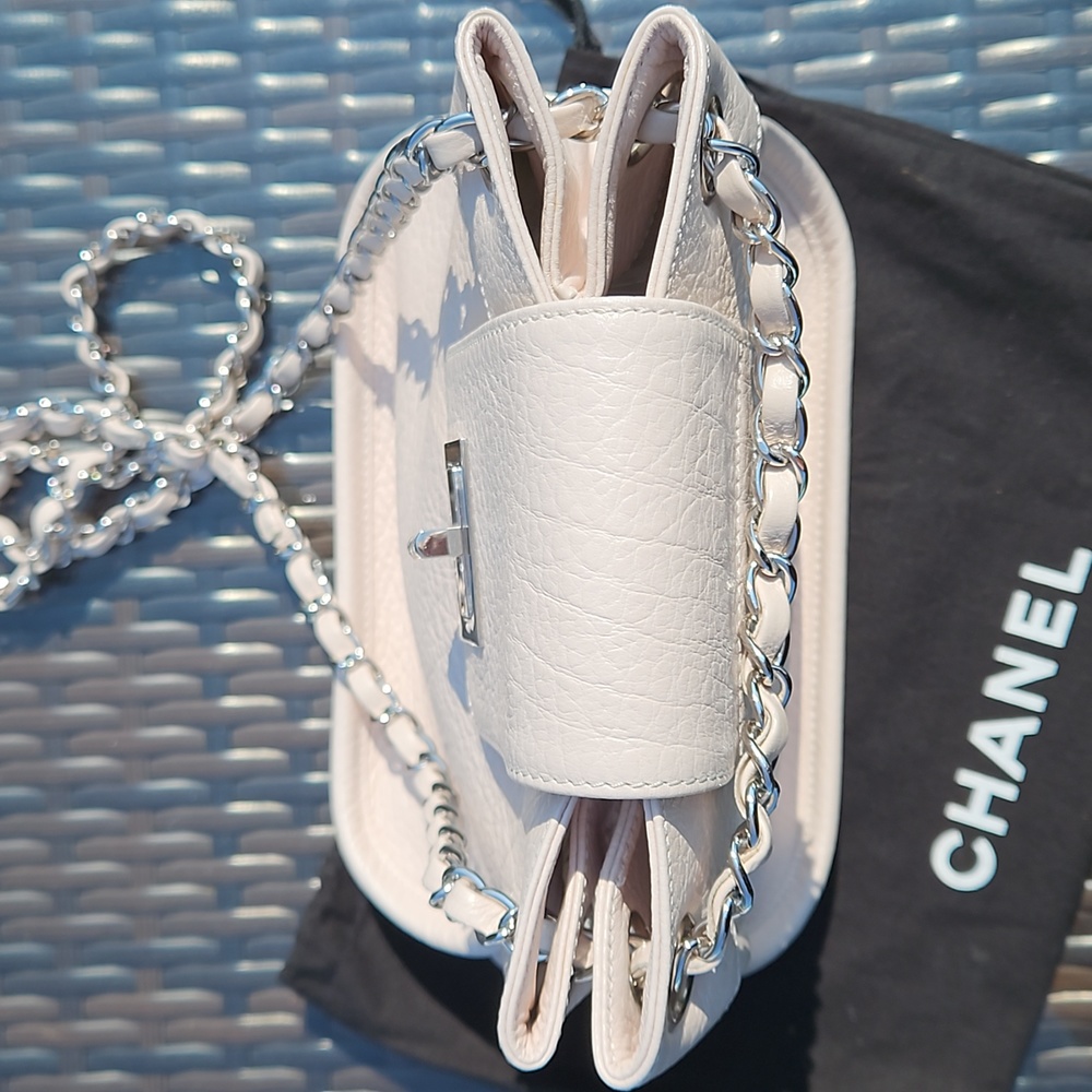 CHANEL Reissue Pink Caviar Leather Silver Turnlock Chain Crossbody Bag - Picture 6 of 10